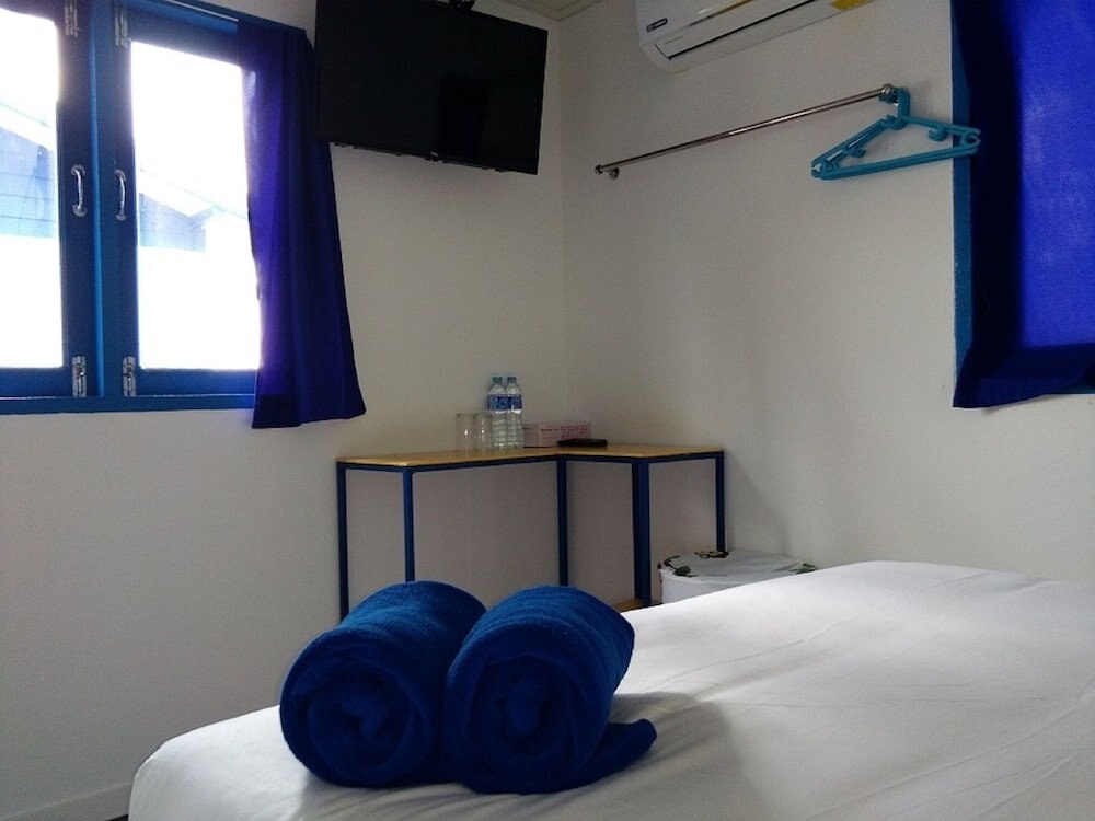 I Talay Beach Bar & Cottage Taling Ngam - Tap to explore photos