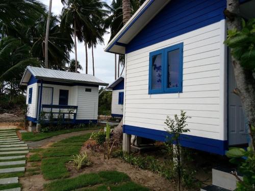 I Talay Beach Bar & Cottage Taling Ngam - Tap to explore photos