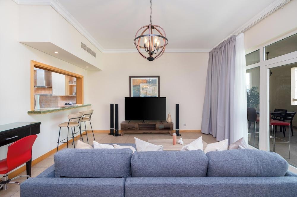 Bespoke Residences - Shoreline Al Nabat - Tap to explore photos