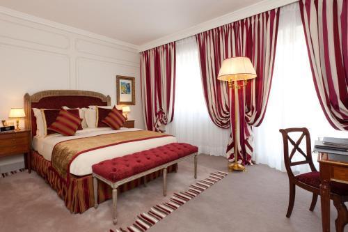 Majestic Apartments Champs Elysées - Tap to explore photos