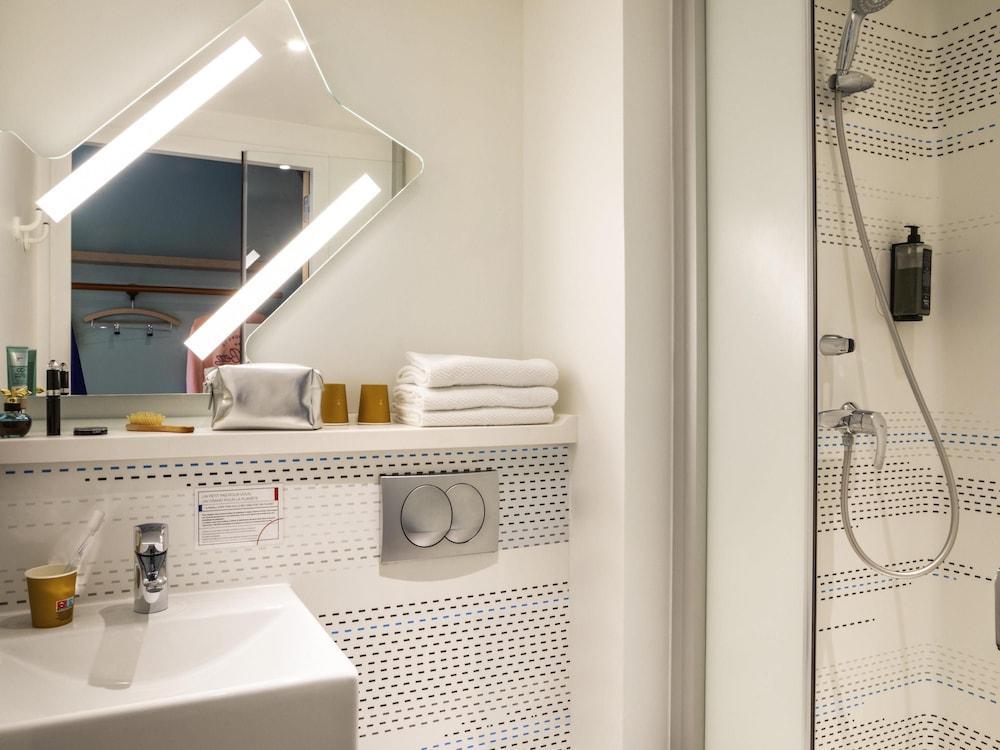 ibis budget Paris Clichy Mairie - Tap to explore photos