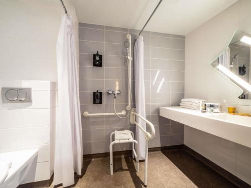 ibis budget Paris Clichy Mairie - Tap to explore photos