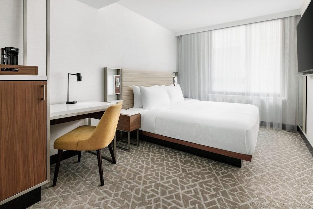 SpringHill Suites by Marriott New York Manhattan/Times Square South - Tap to explore photos