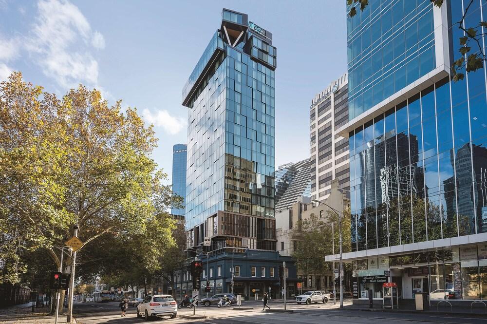 Vibe Hotel Melbourne - Tap to explore photos