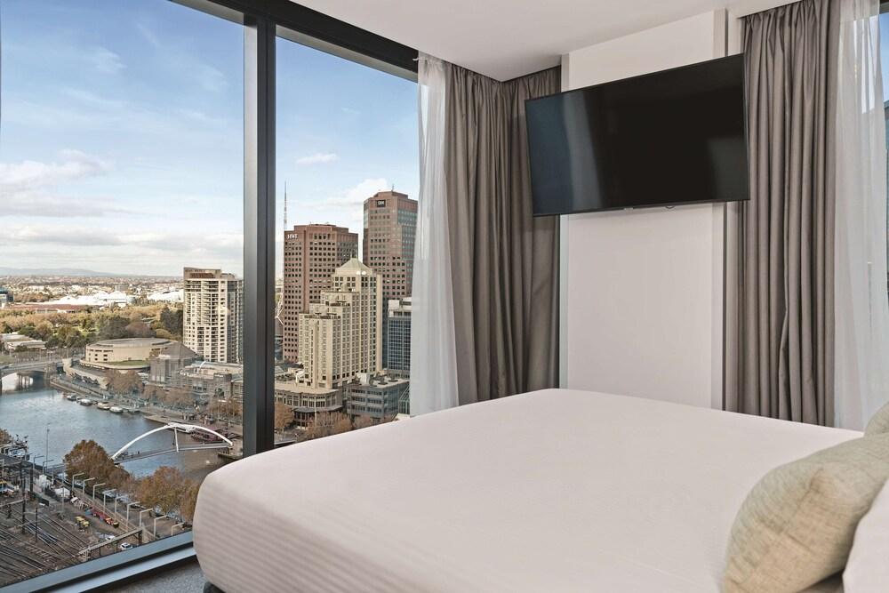 Vibe Hotel Melbourne Room Type - Fletcher Jones Suite