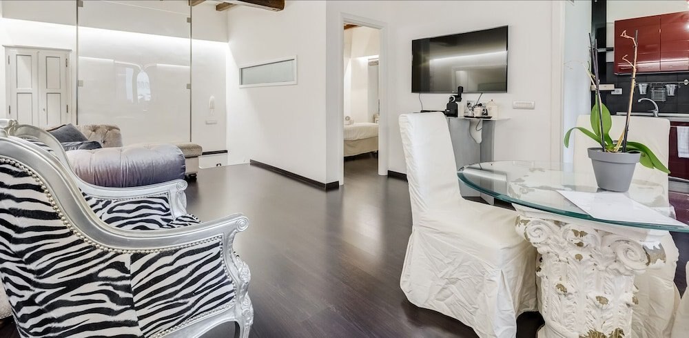 Colonna Suite Luxury - Pantheon - Tap to explore photos