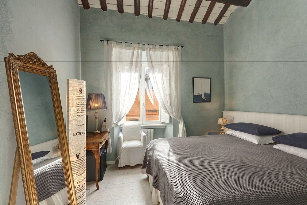LM Suite Spagna - Tap to explore photos