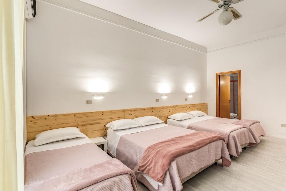 Hotel Altavilla 9 Room Type - Family Room Hotel Altavilla 9 Room Type - Family Room
