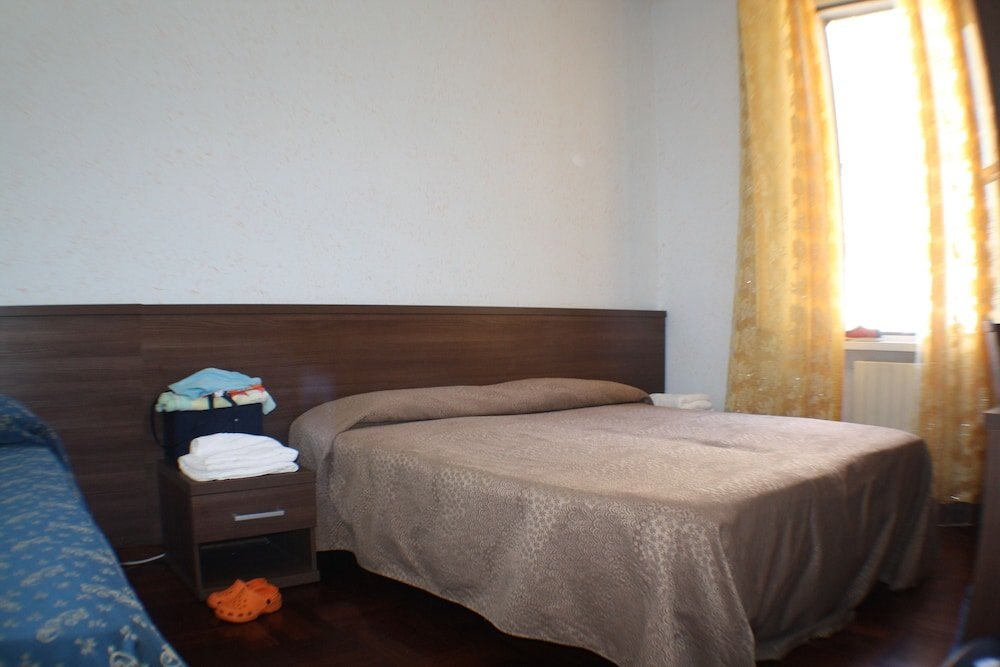 Lam Guest House - Tap to explore photos
