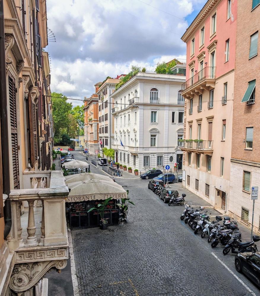 Maison Degli Artisti Suites - Tap to explore photos