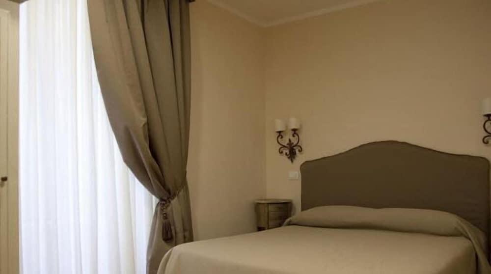 Residenza Dei Gracchi Room Type - Classic Double or Twin Room