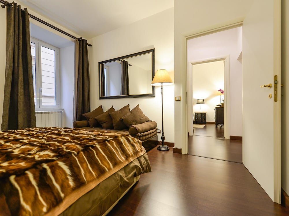 Spagna Apartment - Tap to explore photos