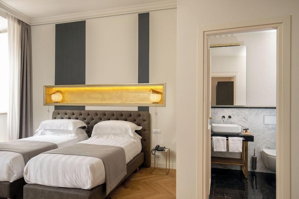 Spagna Luxury rooms - Tap to explore photos