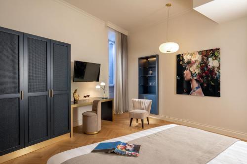Spagna Luxury rooms - Tap to explore photos
