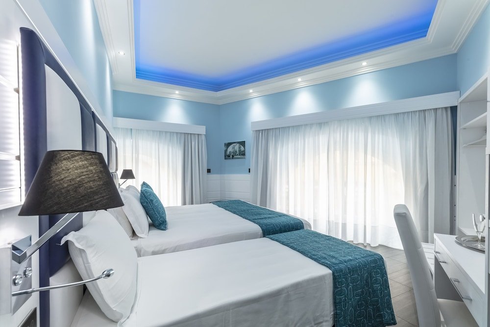 THE ONE Boutique Hotel & Private SPA Roma Room Type - Luxury Triple Room, City View, Corner THE ONE Boutique Hotel & Private SPA Roma Room Type - Luxury Triple Room, City View, Corner