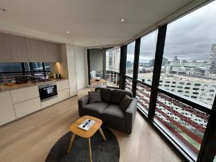 Winston Apartments Docklands - Tap to explore photos