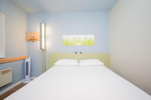 ibis budget London Barking - Tap to explore photos