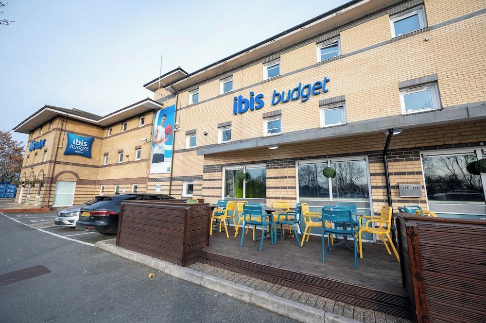 ibis budget London Barking - Tap to explore photos