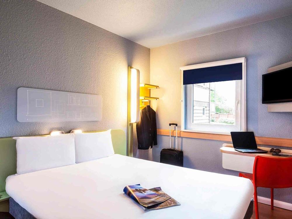 ibis budget London Barking Room Type - DOUBLE - room with one double bed for up to 2 people