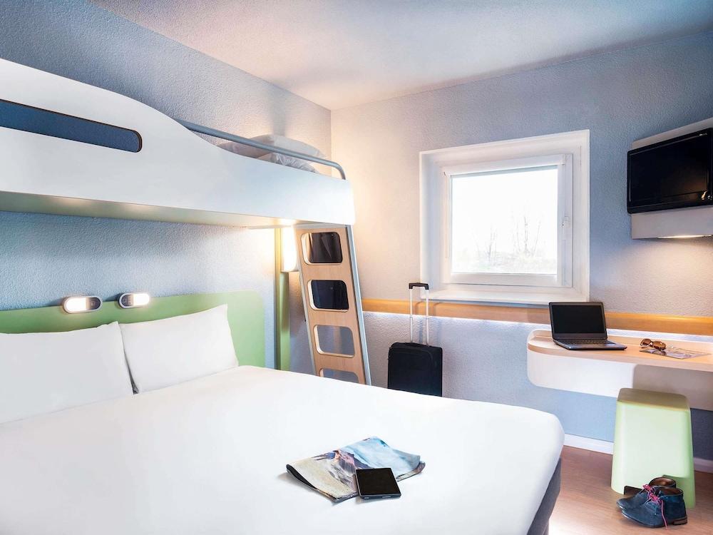 ibis budget London Barking Room Type - Triple (Double bed and Single Bunk)