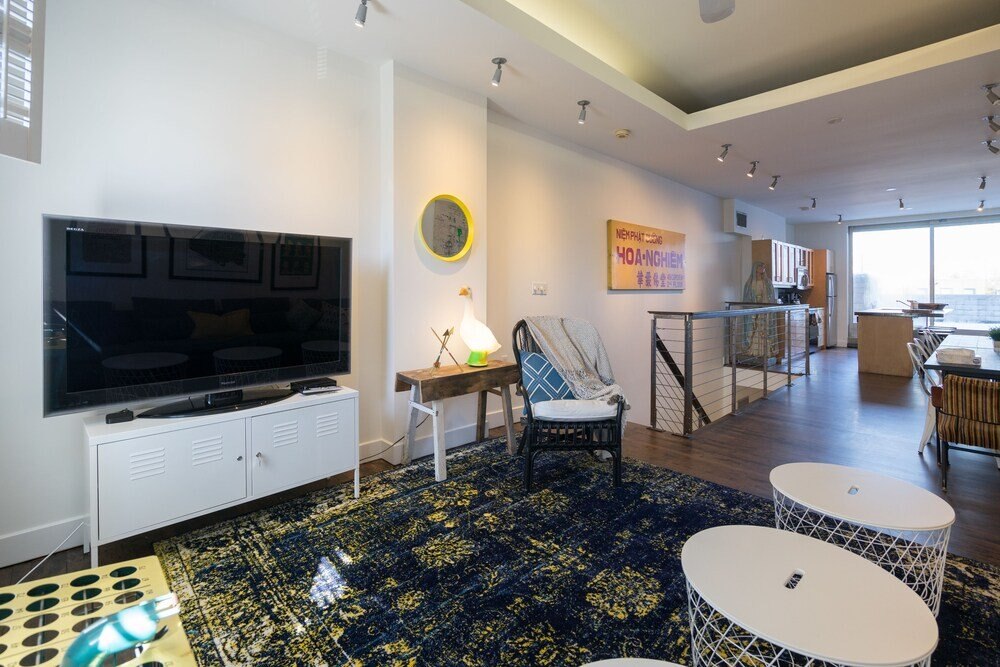 Applewood Suites - The Ossington Loft - Tap to explore photos