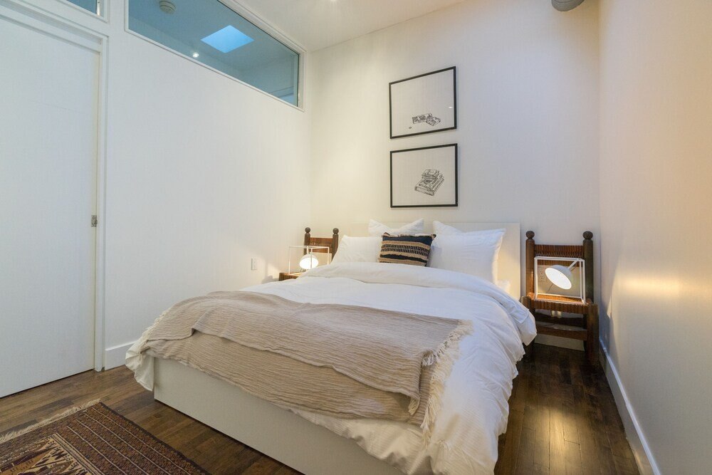 Applewood Suites - The Ossington Loft - Tap to explore photos