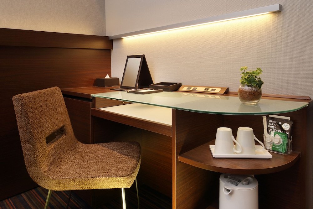 Keio Presso Inn Hamamatsucho - Tap to explore photos