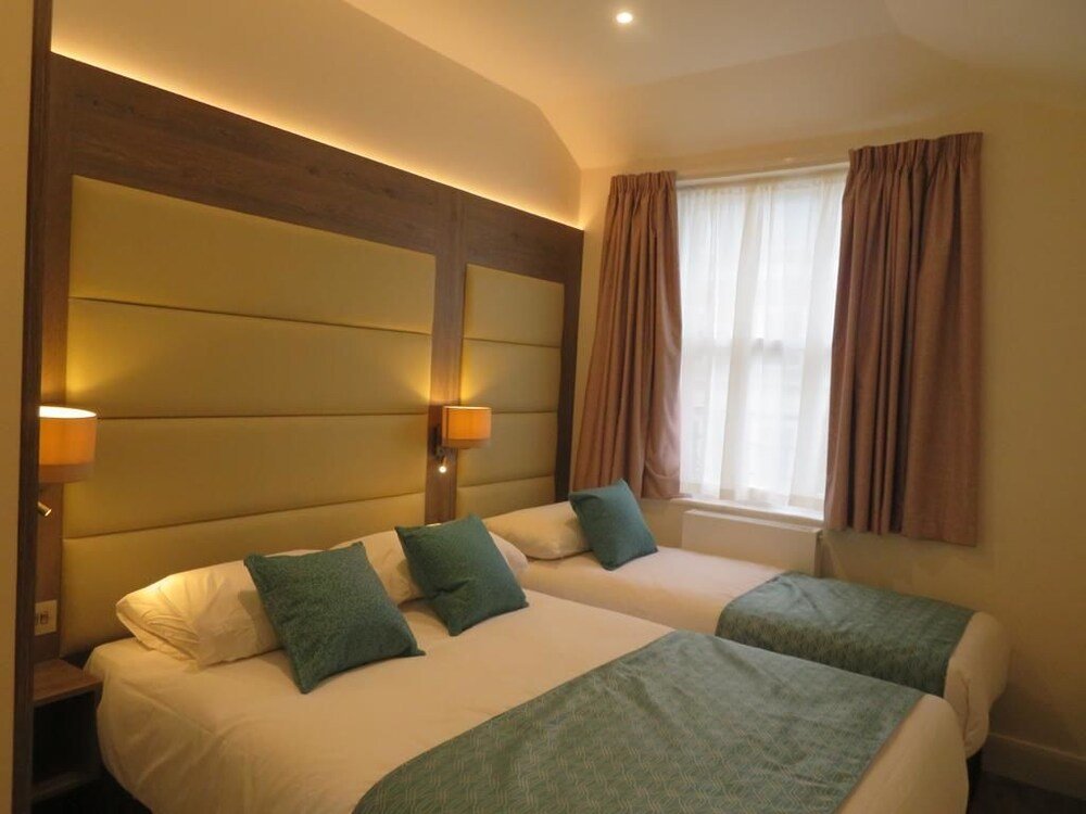 Glendale Hyde Park Hotel Room Type - Standard Triple Room, 1 Bedroom, Private Bathroom, City View Glendale Hyde Park Hotel Room Type - Standard Triple Room, 1 Bedroom, Private Bathroom, City View