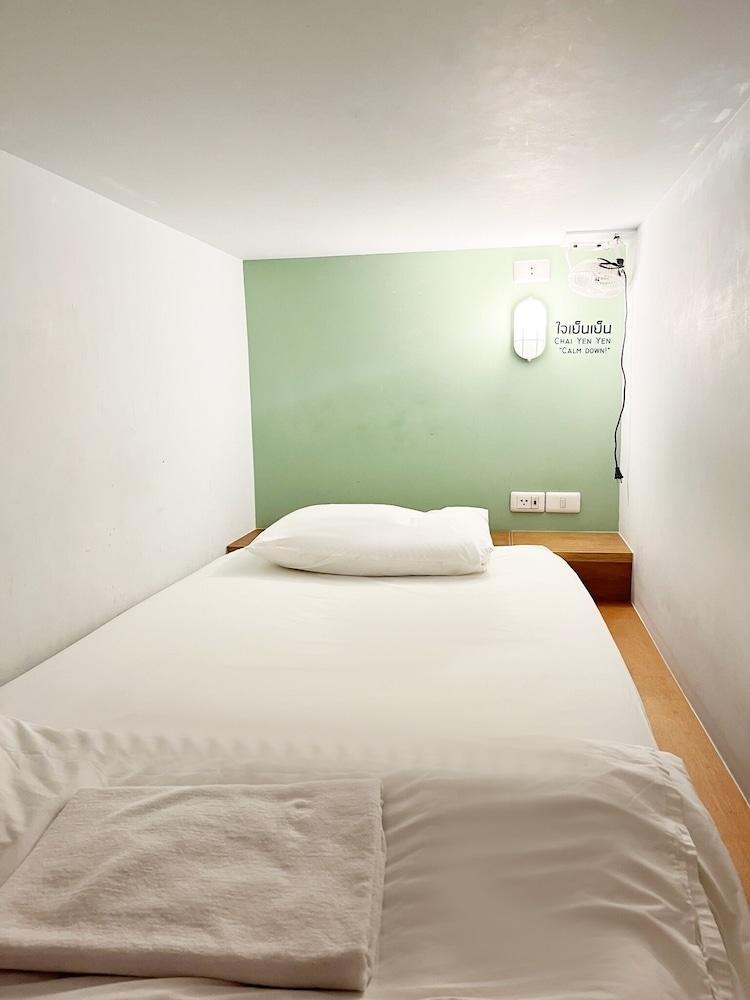 Barn and Bed Hostel Room Type - Dorm 4 mixed beds