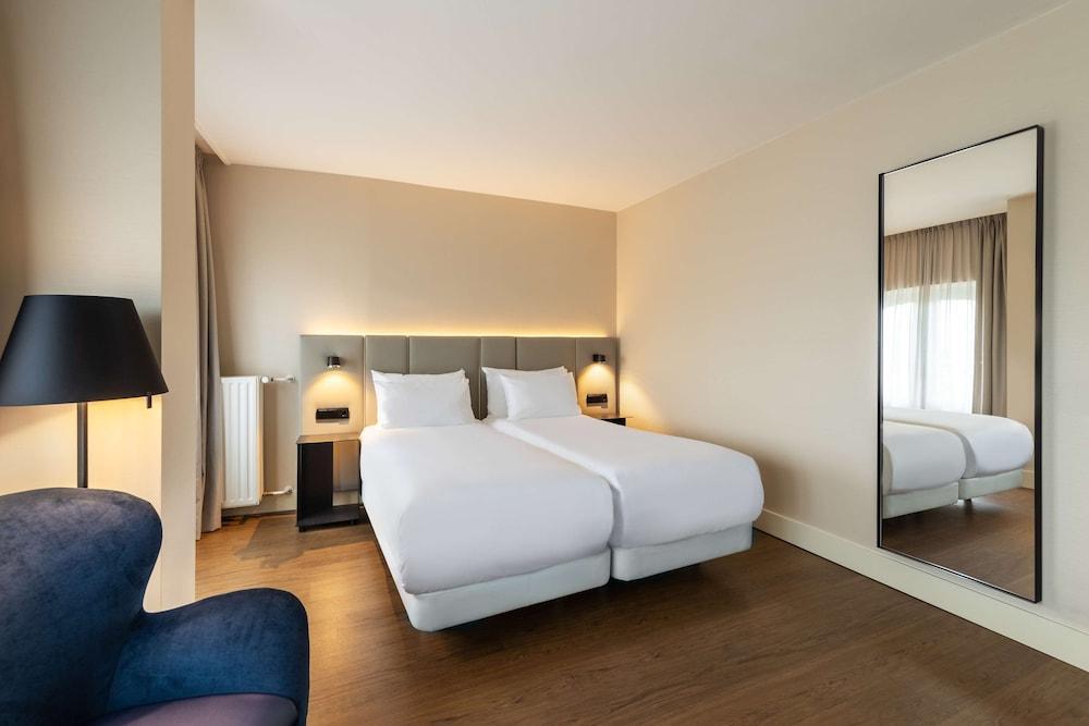 NH Amsterdam Schiller Room Type - Standard room