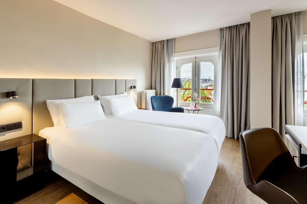 NH Amsterdam Schiller Room Type - Superior room