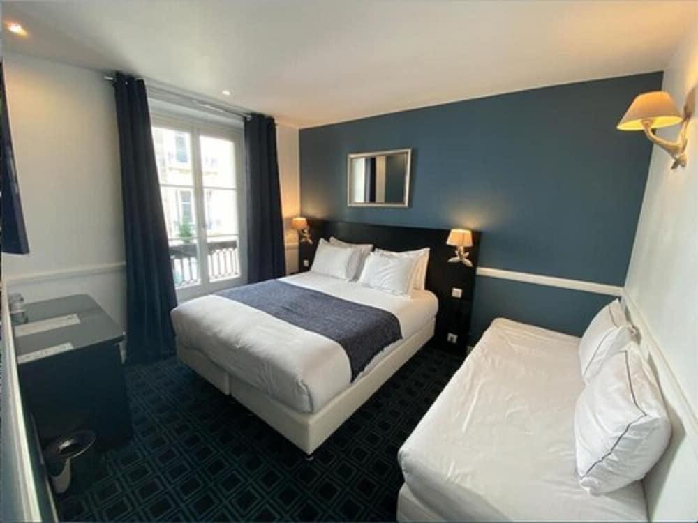 Hotel Etoile Trocadero Room Type - Classic Triple Room