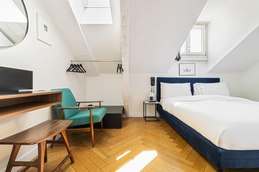 Hôtel Rendez-vous Batignolles Room Type - Chambre mansardée sous les toits