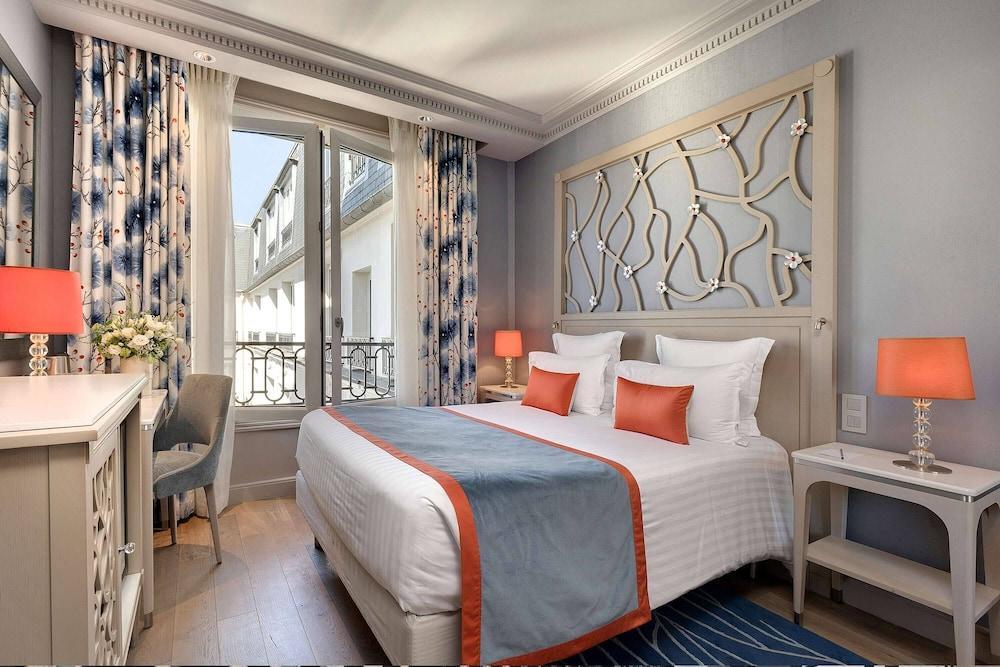 Hotel Rochester Champs Elysees - Tap to explore photos