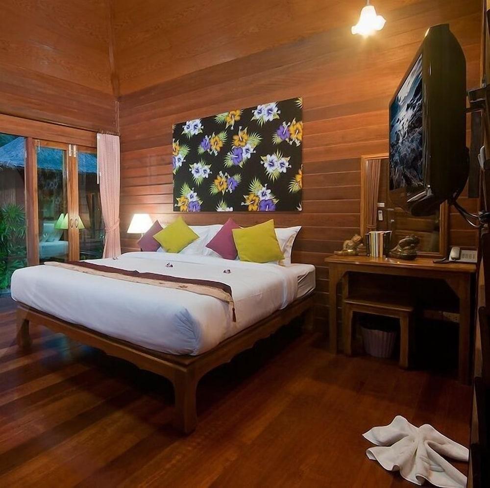Lipa Bay Resort Room Type - Villa, Beachfront