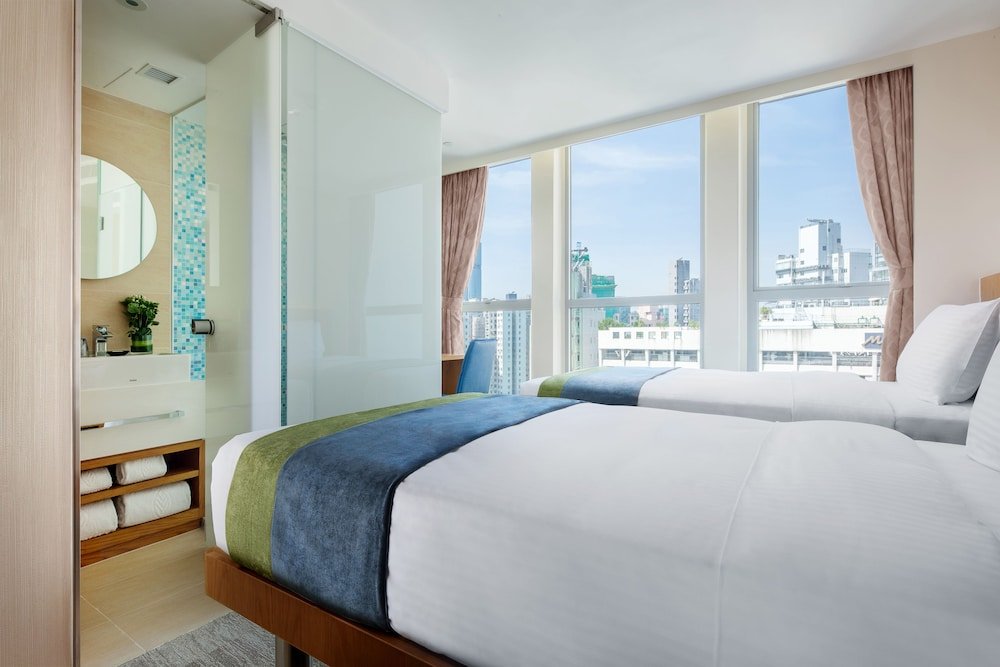 Summit View Kowloon Room Type - Deluxe Room (One registered guest must be female)