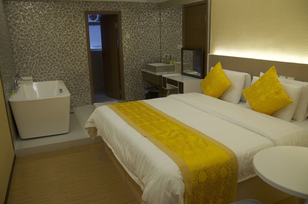 Whole Sunshine International Guest House - Tap to explore photos
