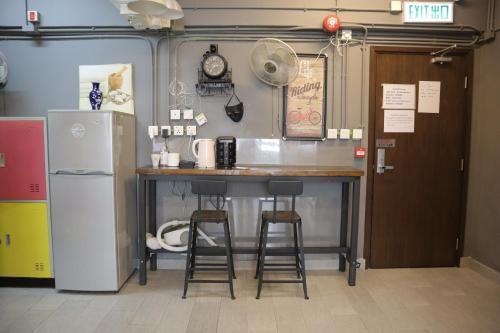 Hi Backpackers - Hong Kong Hostel Group - Tap to explore photos