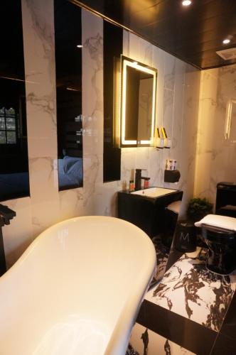 Star City Hotel - Tsim Sha Tsui - Tap to explore photos