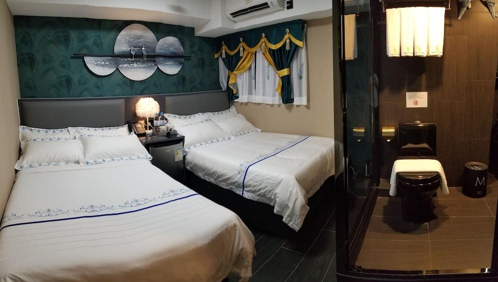Star City Hotel - Tsim Sha Tsui Room Type - Deluxe Quadruple Room