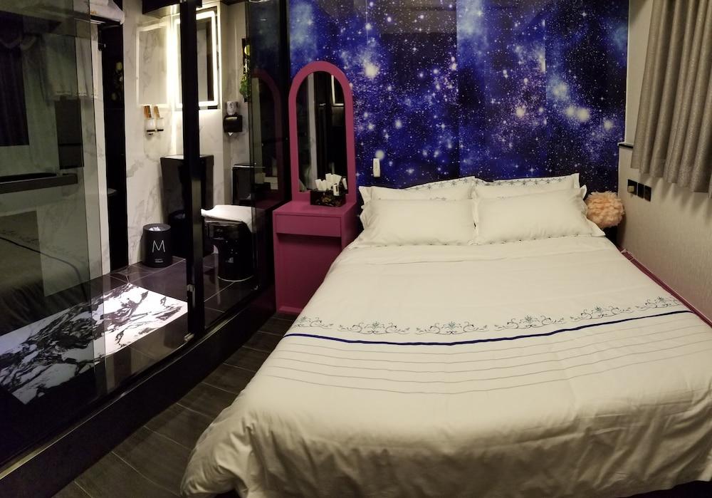 Star City Hotel - Tsim Sha Tsui - Tap to explore photos