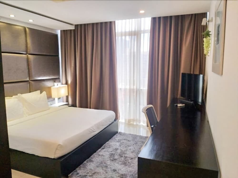 Platinum One Suites - 3 Bedroom - Tap to explore photos