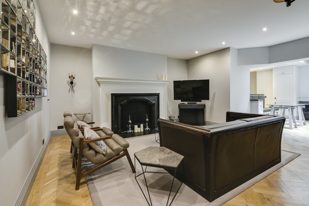 Deluxe Mayfair Home by Marble Arch Station - Tap to explore photos