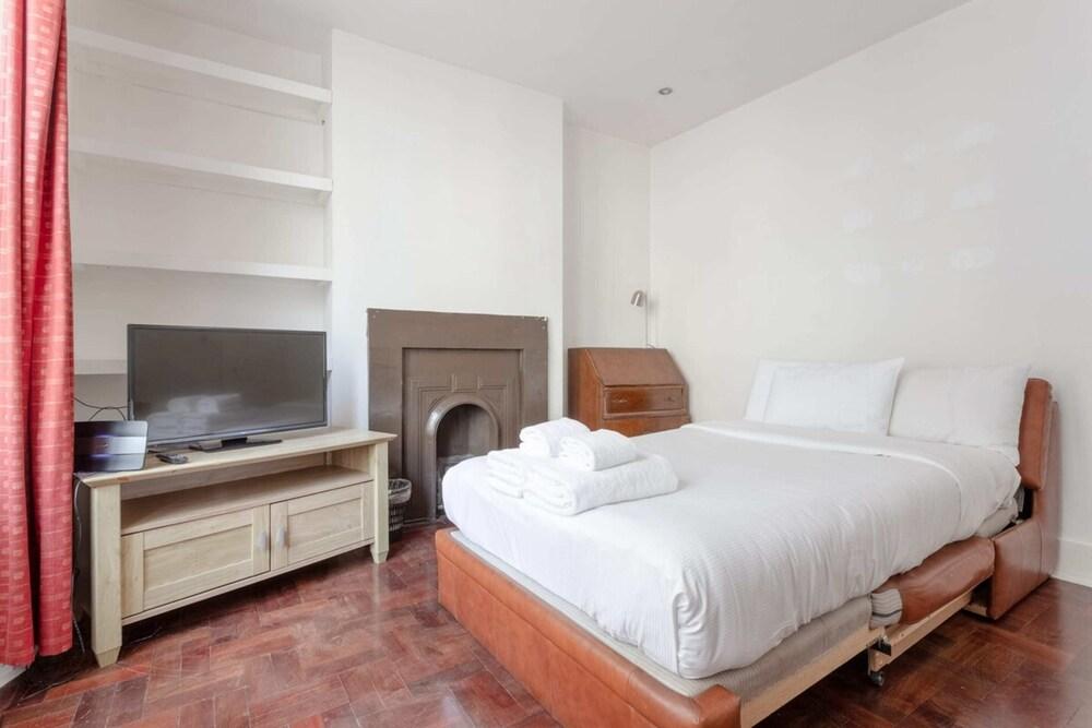 Modern 2 Bedroom Flat in Central London