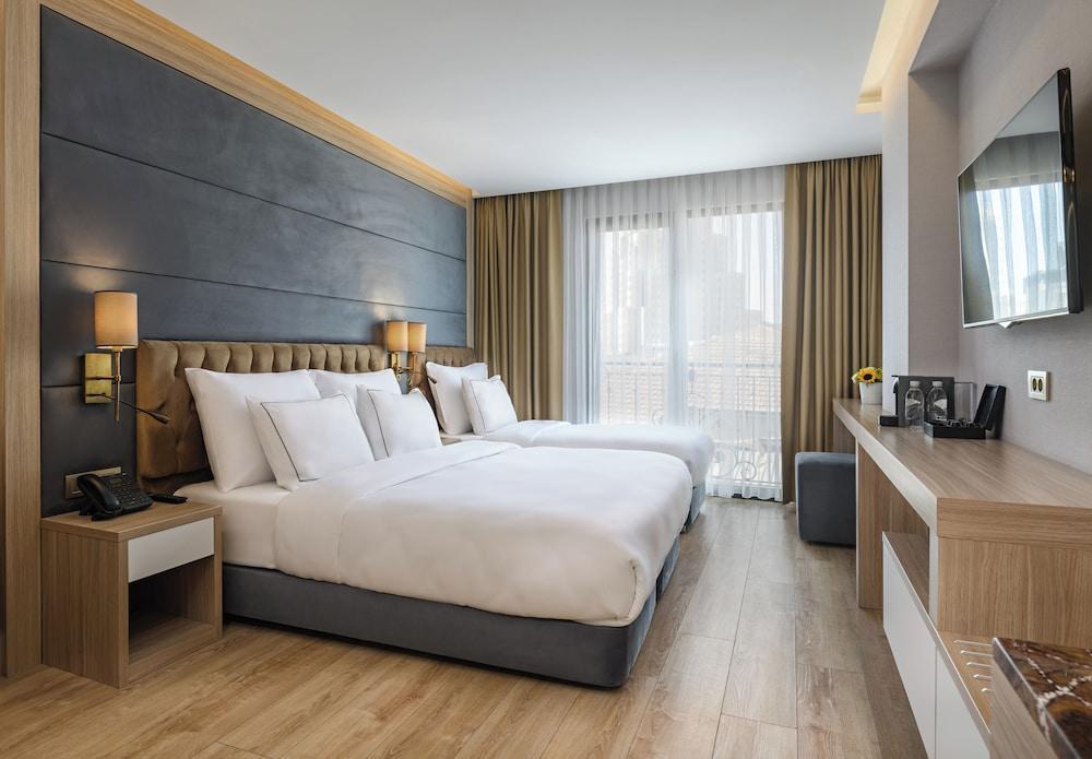 Gleam Bomonti Hotel Room Type - Deluxe Triple Room