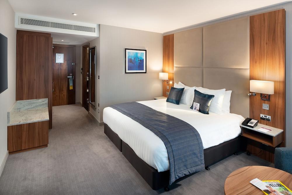 Crowne Plaza London Heathrow T4 - Tap to explore photos