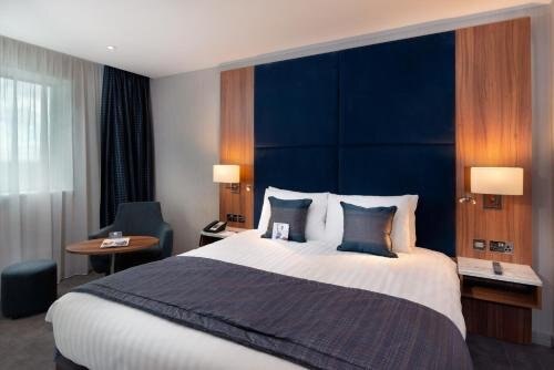 Crowne Plaza London Heathrow T4 - Tap to explore photos
