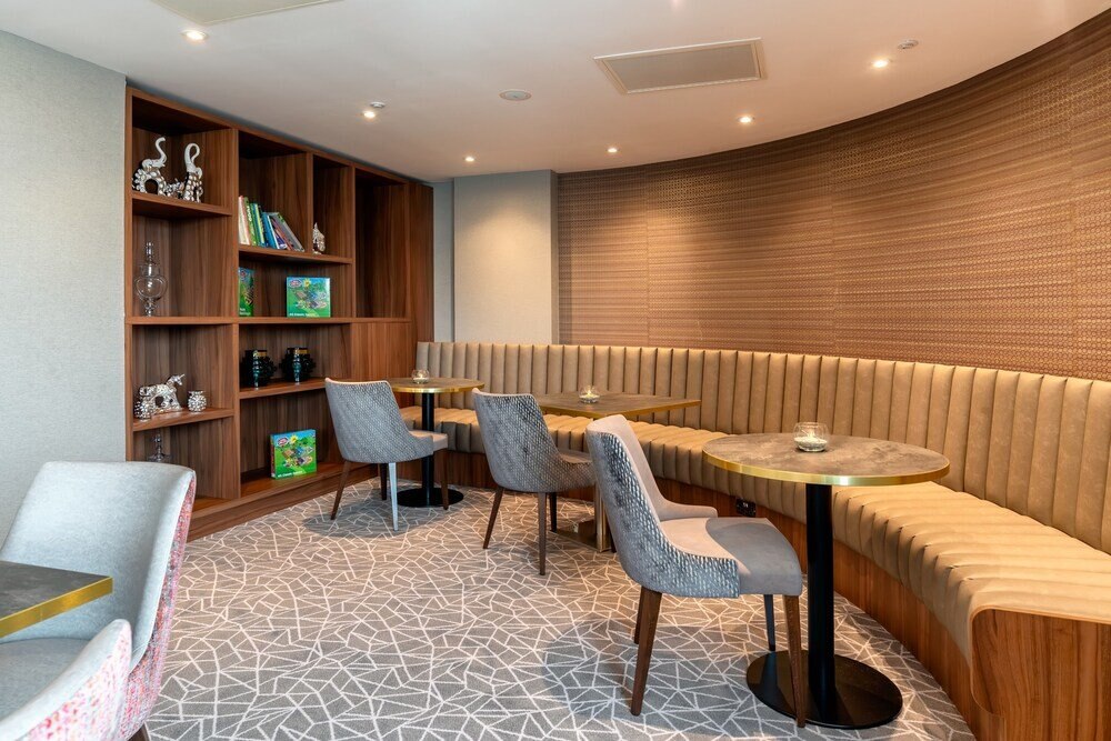 Crowne Plaza London Heathrow T4 - Tap to explore photos