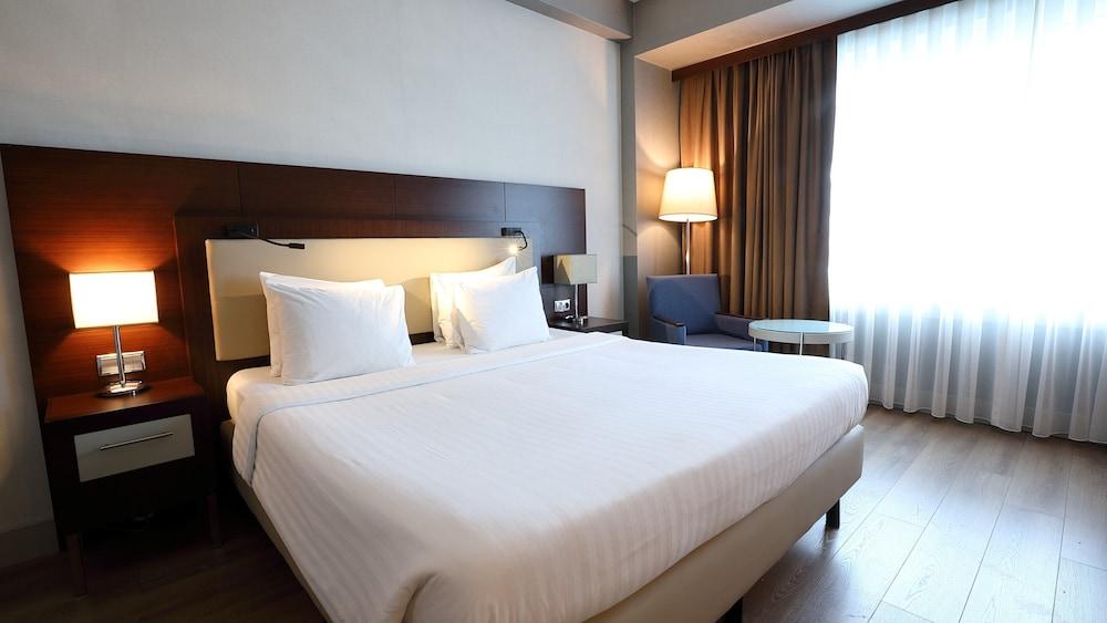 Delta Hotels Istanbul West - Tap to explore photos