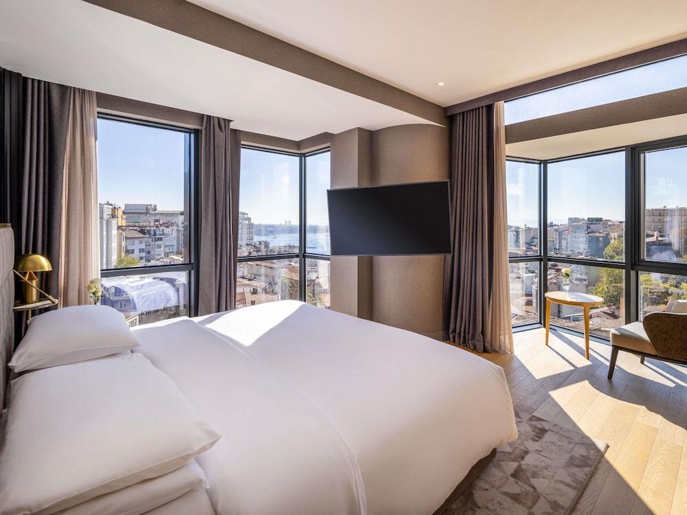 Sofitel Taksim Istanbul Room Type - Signature Suite, 1 Bedroom, Terrace (Bosphorus View, Club Millesime Access) Sofitel Taksim Istanbul Room Type - Signature Suite, 1 Bedroom, Terrace (Bosphorus View, Club Millesime Access)